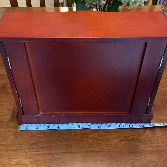 Beautiful Cherry Finish Vintage Tabletop or Dresser Jewelry Box - Picture 5 of 6